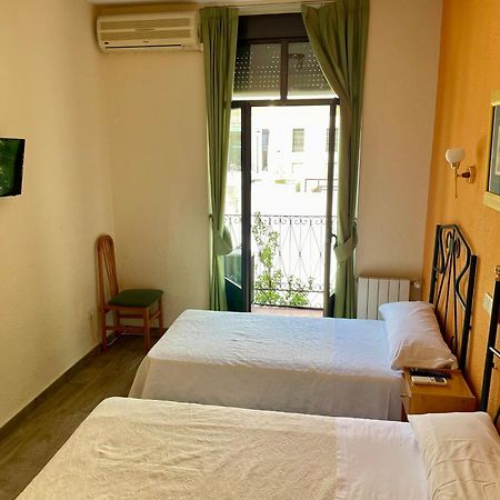 Hostal Fernandez Atocha Madrid Luaran gambar