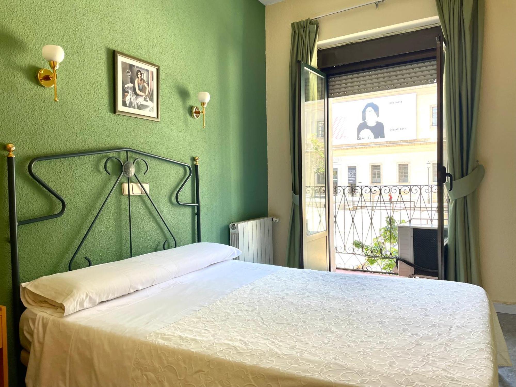 Hostal Fernandez Atocha Madrid Luaran gambar