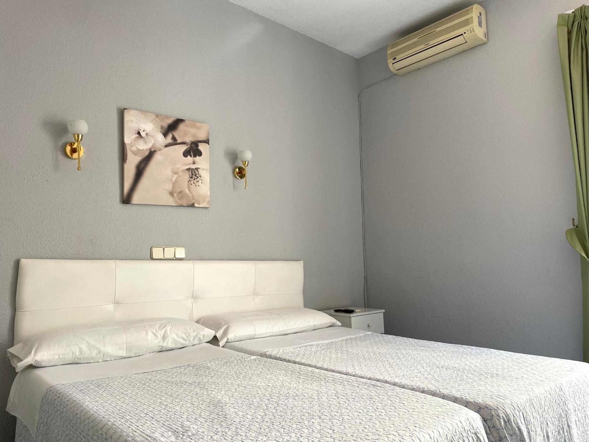 Hostal Fernandez Atocha Madrid Luaran gambar