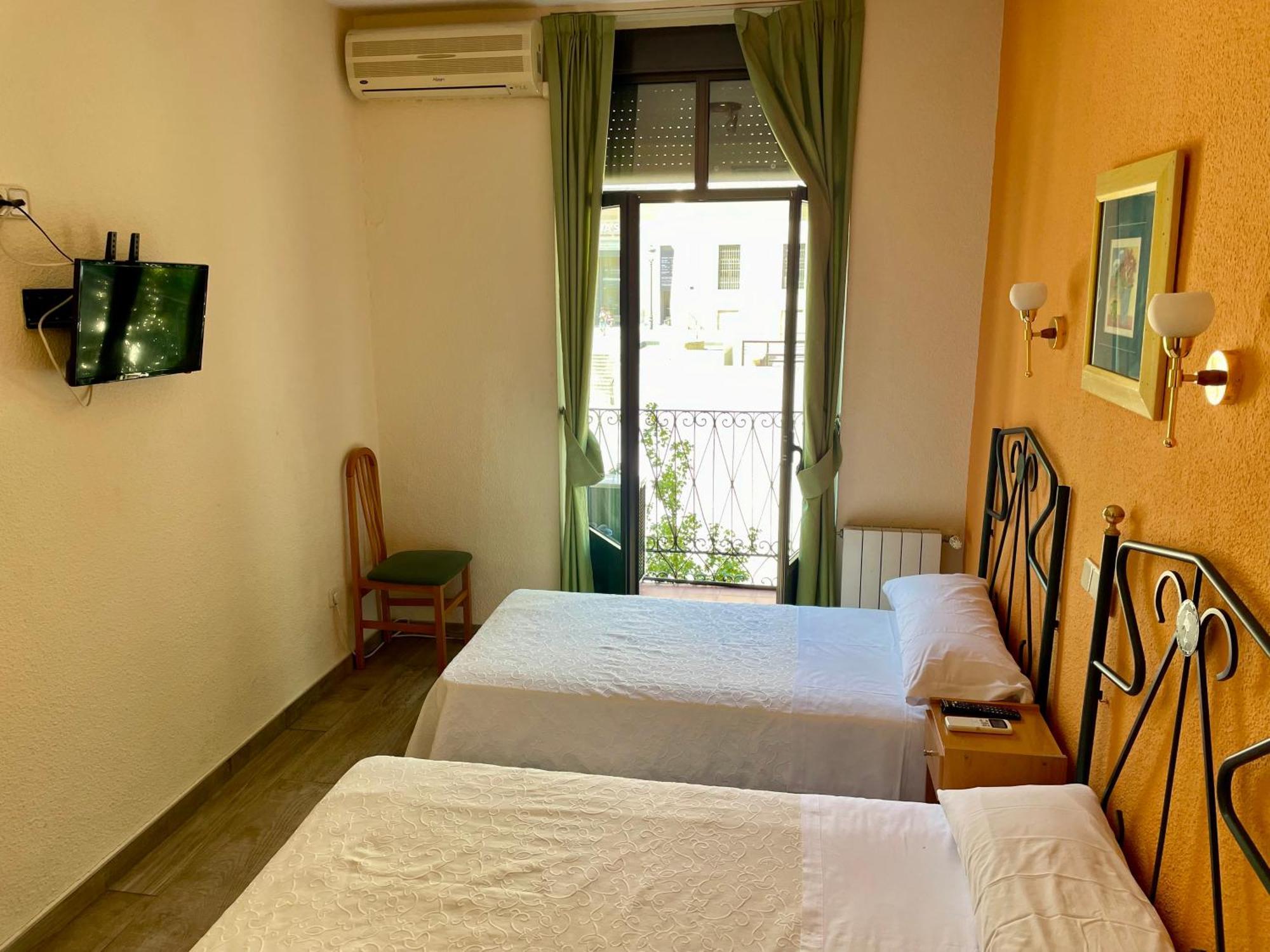 Hostal Fernandez Atocha Madrid Luaran gambar