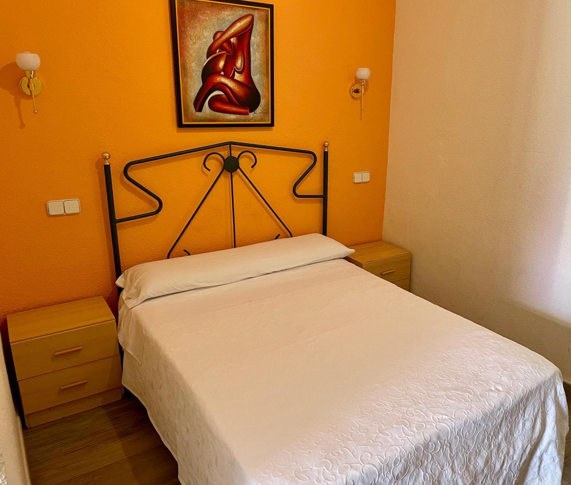 Hostal Fernandez Atocha Madrid Luaran gambar