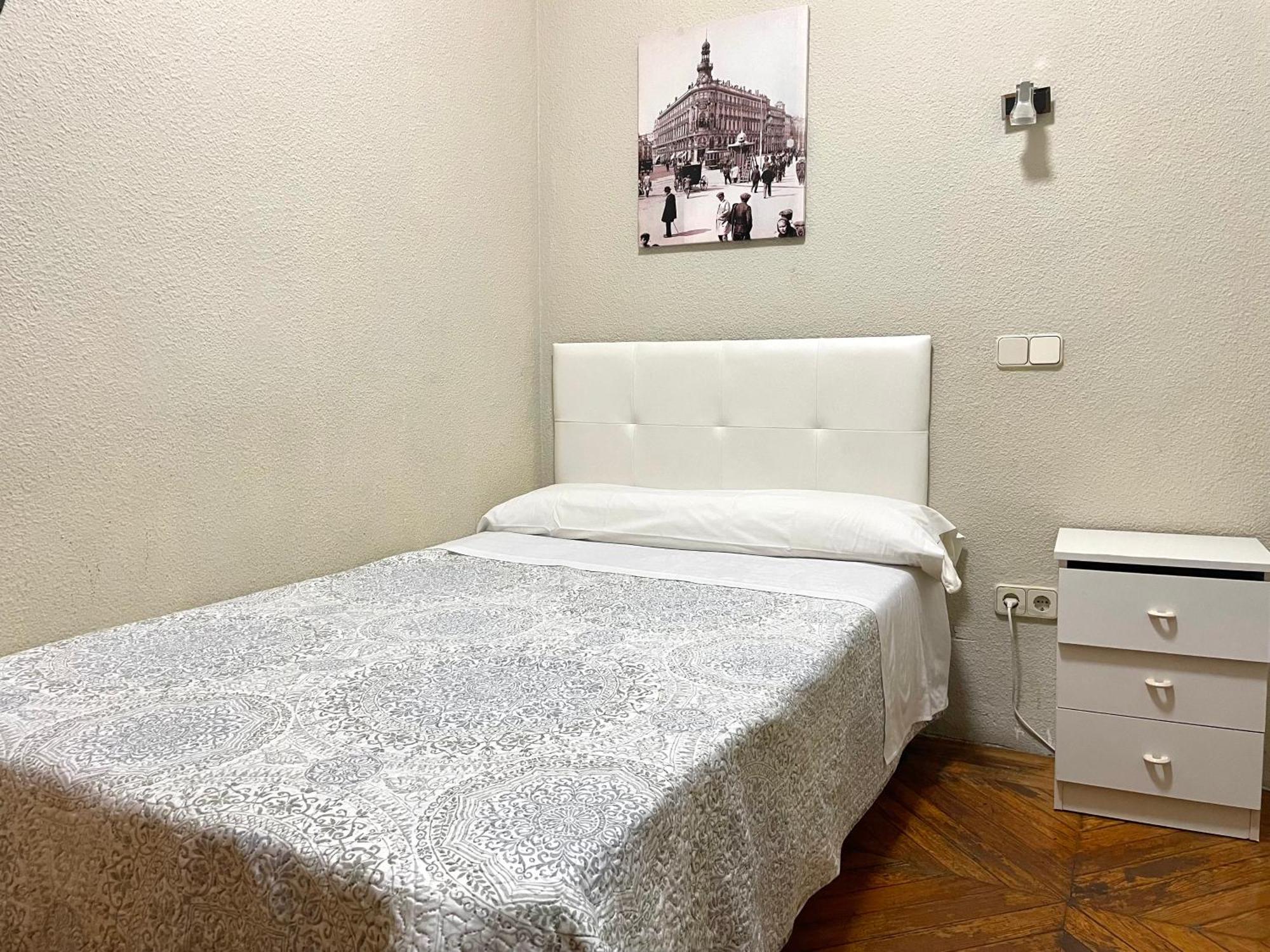 Hostal Fernandez Atocha Madrid Luaran gambar