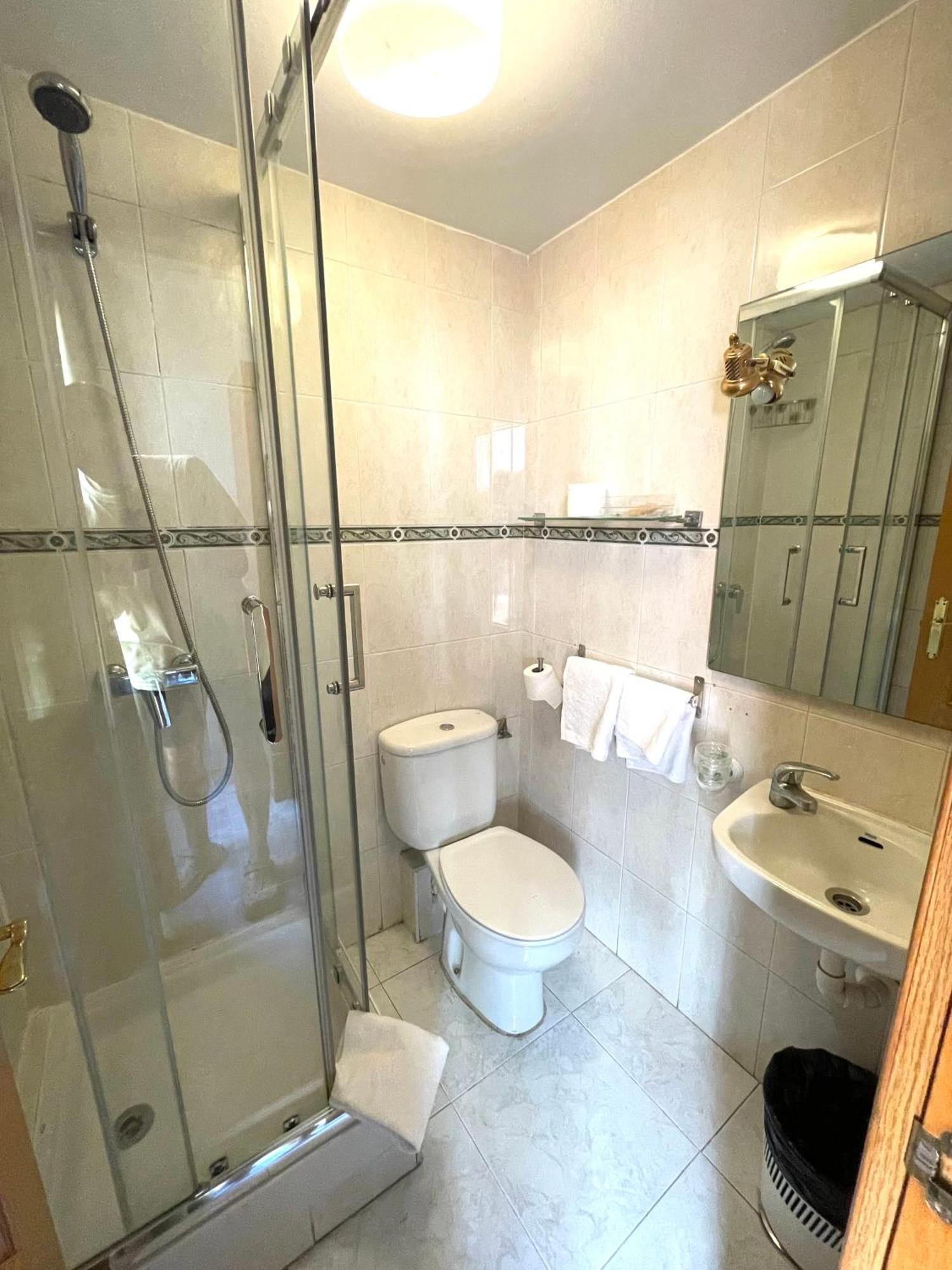 Hostal Fernandez Atocha Madrid Luaran gambar
