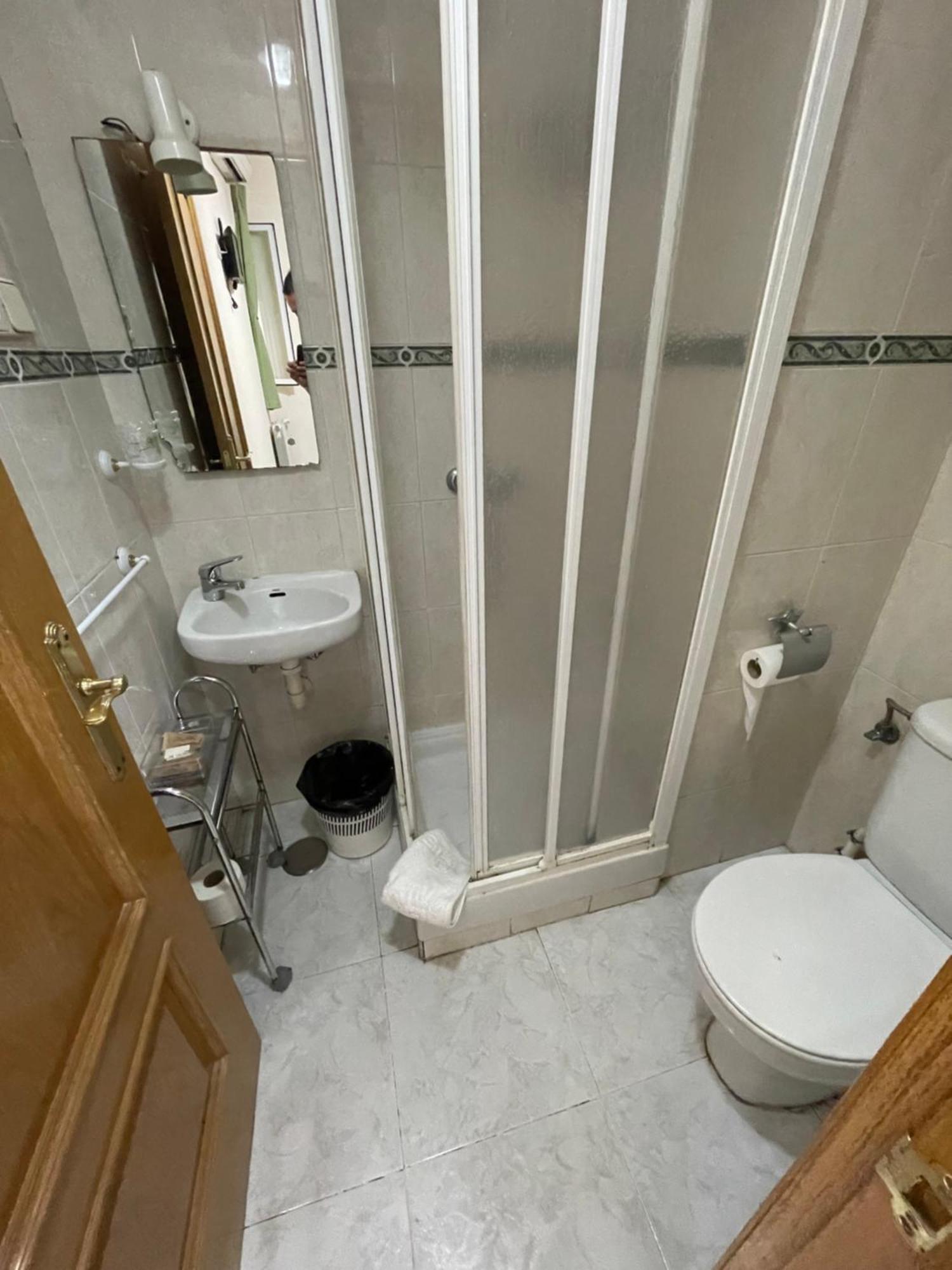 Hostal Fernandez Atocha Madrid Luaran gambar