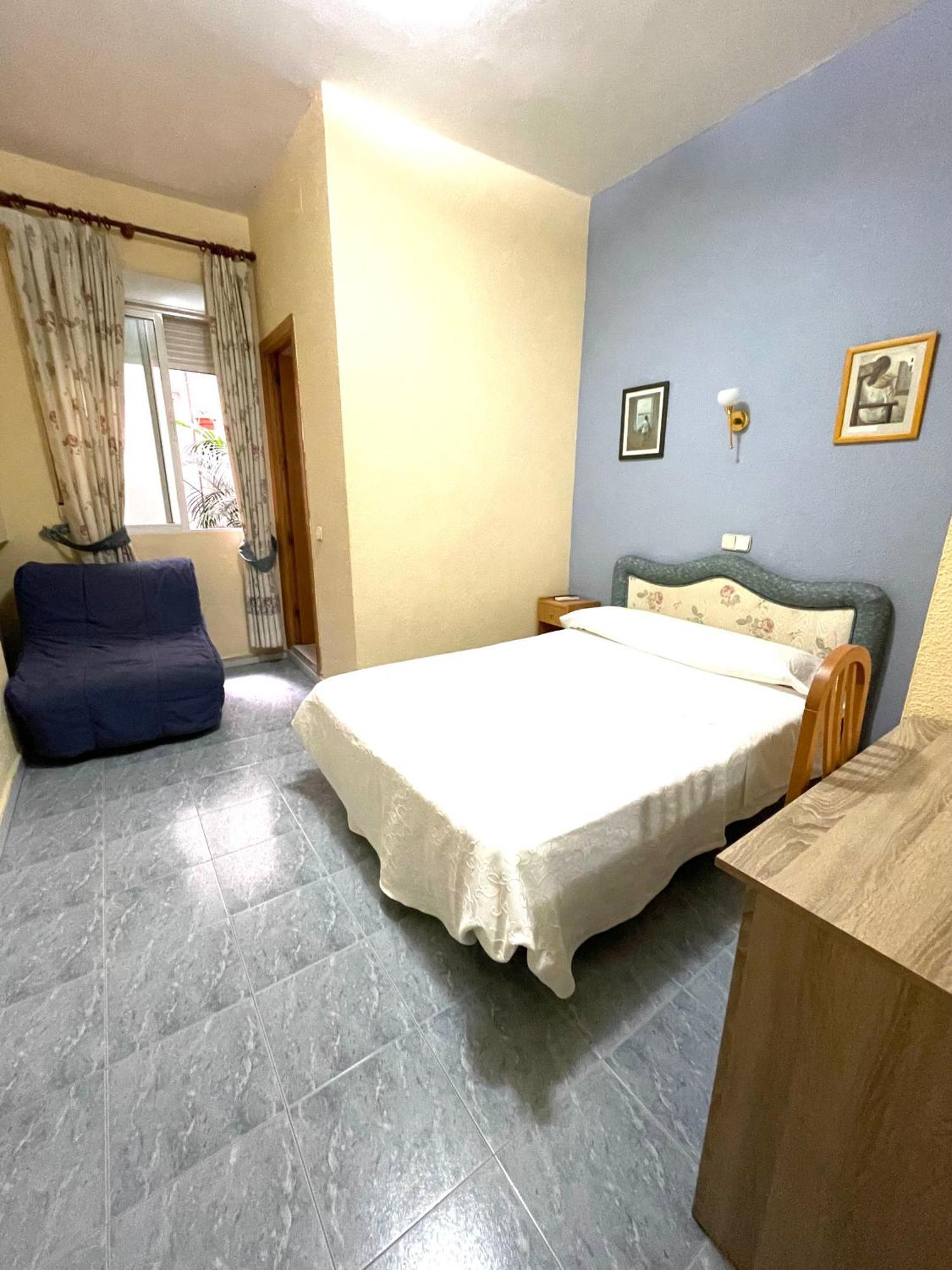 Hostal Fernandez Atocha Madrid Luaran gambar