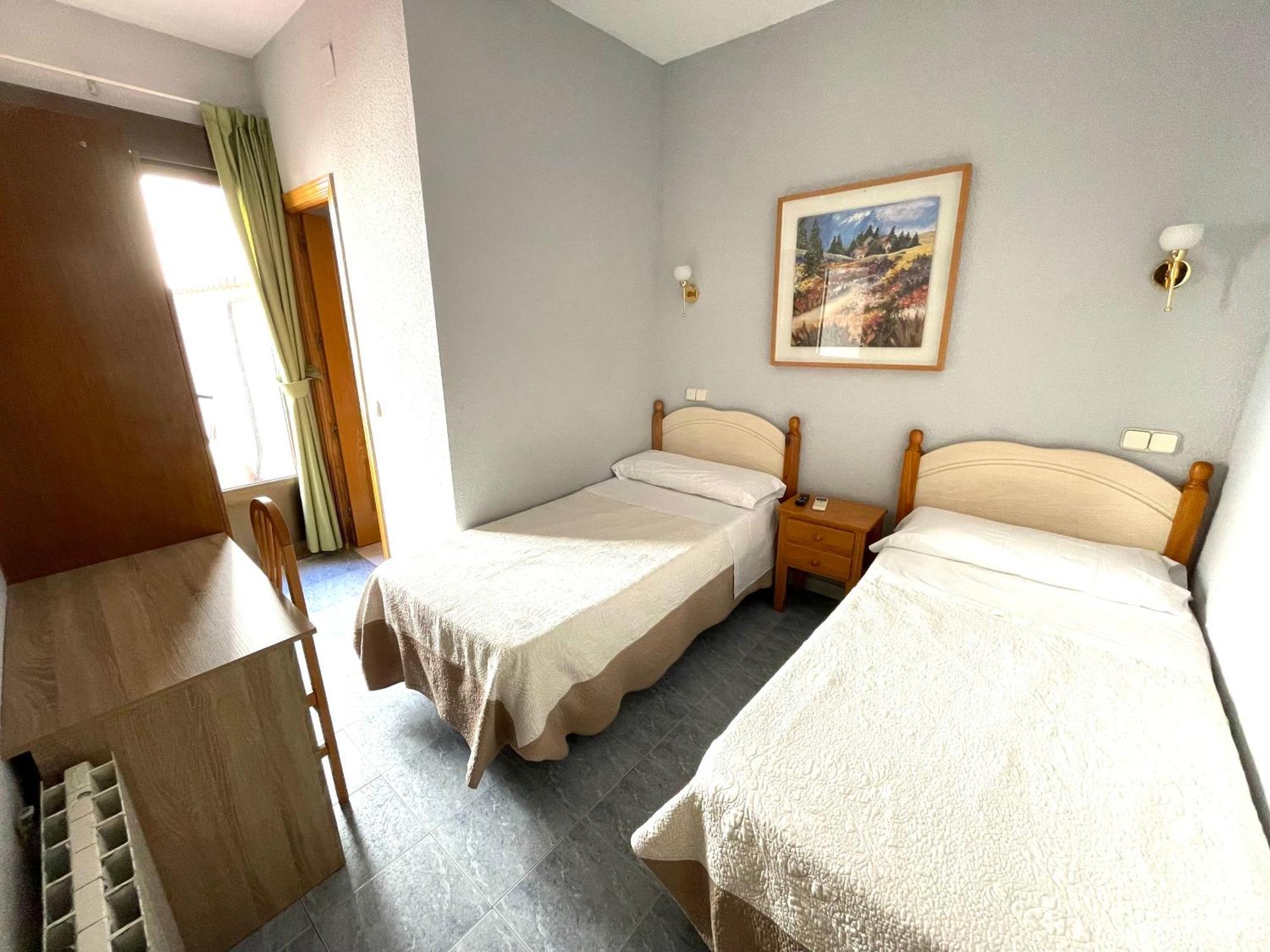 Hostal Fernandez Atocha Madrid Luaran gambar